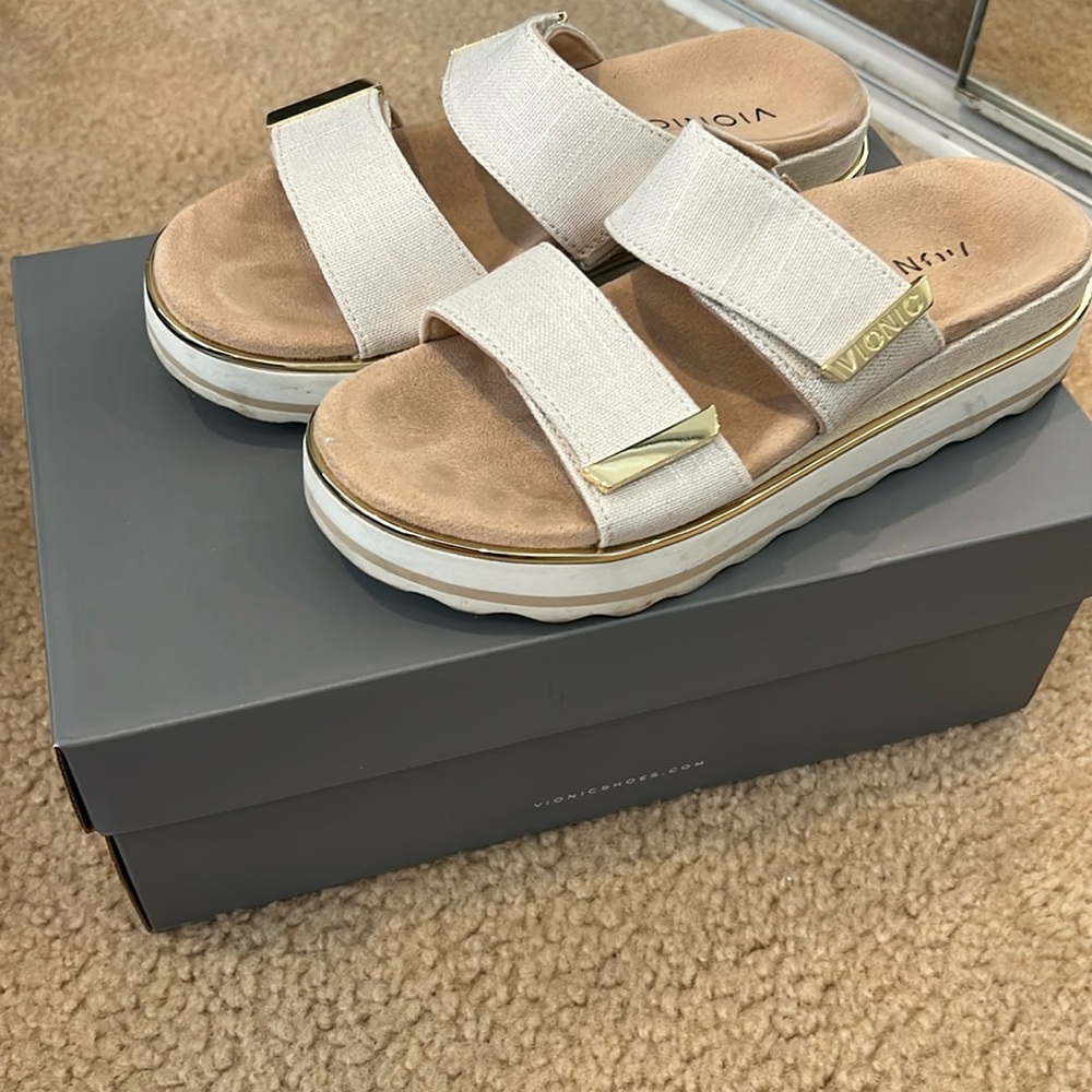 Vionic linen and gold slides. Size 6 1/2.